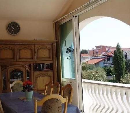 Mit Grosser Terrasse Im Obergeschoss Vir