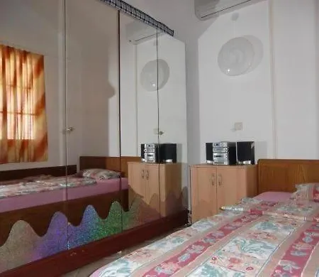Apartment Mit Grosser Terrasse Im Obergeschoss Vir