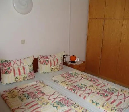 Apartment Mit Grosser Terrasse Im Obergeschoss Vir